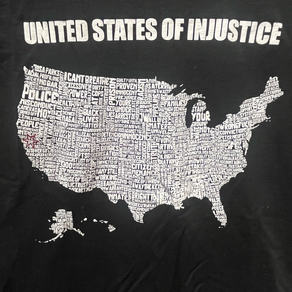 United States of Injustice Graphic Tee Men’s Small Black
